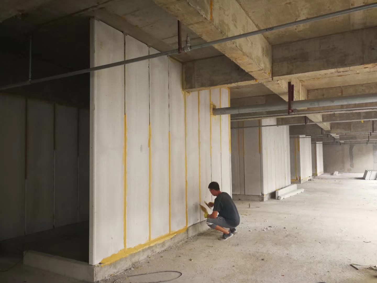 曹县无机发泡轻骨料混凝土隔墙板施工技术性能研究